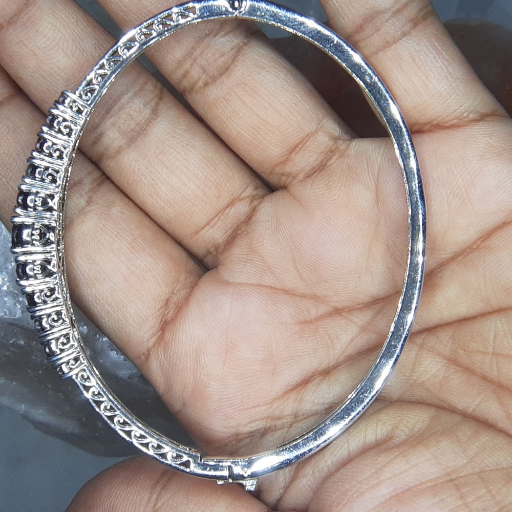925 Genuine, Untreated Garnet Bangle. - Picture 10 of 11